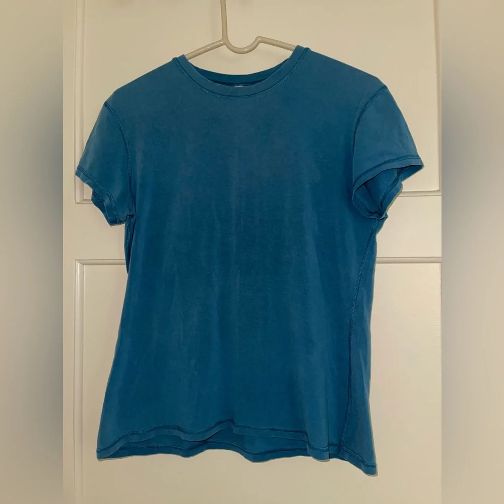 Lululemon short sleeve shirt - Picture 1 of 3